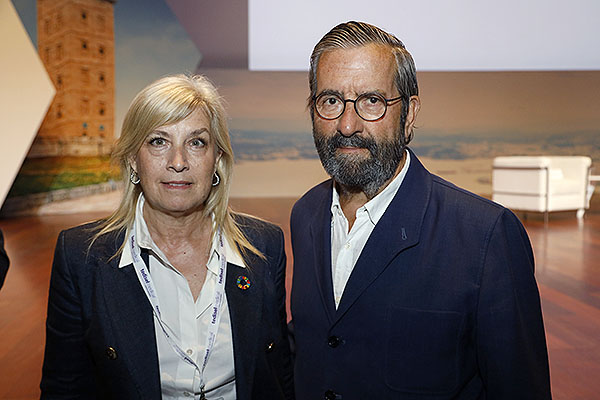 Beatriz Pineiro, técnico de Innovaciín y Sostenibilidad de Salud en el Servicio Gallego de Salud; y  Eduardo Ferreira, director de la fundacion ZELI.