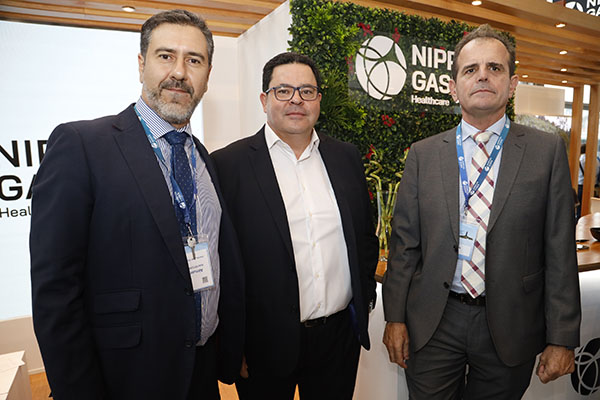 De Nipon Gases Healthcare:  Carlos de la Vega, delegado comercial; Justino Flores, responsable de Operaciones; y Felix Ruiz de la Prada, director comercial de hospitales.