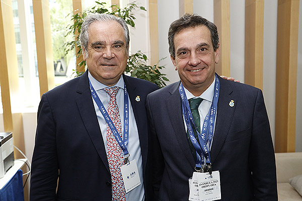 Jesús Aguilar y Luis Antuña, presidente del Colegio de Médicos de Asturias y consejero de AMA.