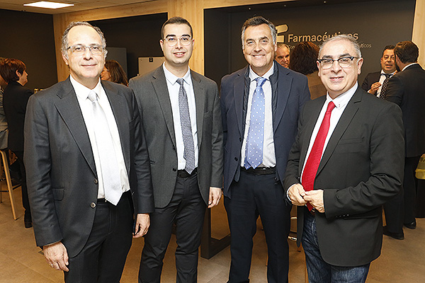 José Manuel Paradero, presidente de la Sociedad Española de Farmacéuticos de Atención Primaria;  León Felipe, vicepresidente de la Federación Española de Estudiantes de Farmacia; Antonio Rider, presidente de la Asociación Española de Laboratorio Clínico; y José Martínez Olmos.