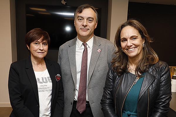 Ana María Dago, presidenta de la Fundación Pharmaceutical Care; y Vicente Baixauli, presidente de la Sociedad Española de Farmacia Clínica, Familiar y Comunitaria; y Ana López-Casero, tesorera del Consejo General de Farmacéuticos.