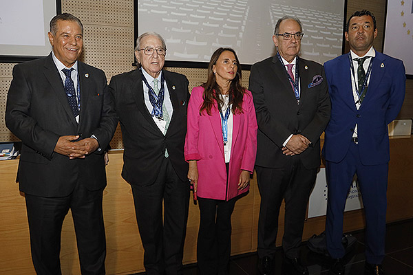 Bartolomé Beltrán, consejero de AMA; Diego Murillo, Raquel Murillo, directora general adjunta de AMA y responsable del ramo de Responsabilidad Civil Profesional; Luis Campos; y Álvaro Basilio, director de Comunicación de AMA. 