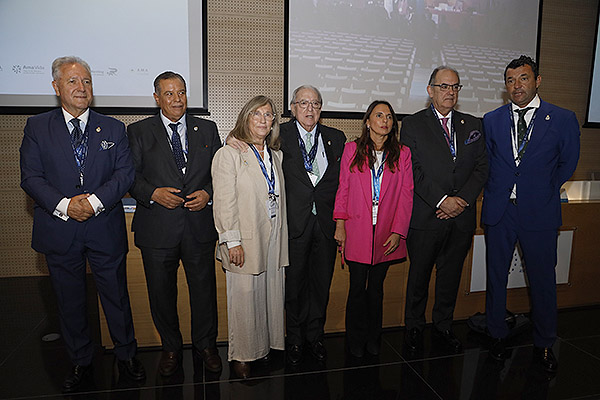 Francisco Mulet; Bartolomé Beltrán; Inmaculada Martínez, vicepresidenta del Consejo de Administración de AMA; Diego Murillo; Raquel Murillo; Luis Campos; y Álvaro Basilio.