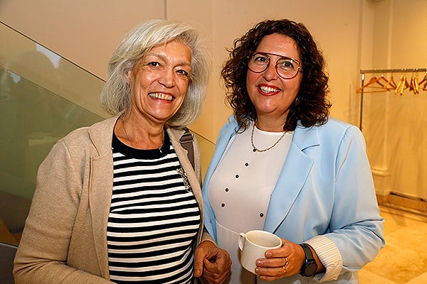 Ester García, directora de Enfermería del Hospital de Segovia; y Julia García, directora médica de Atención Primaria de Segovia.