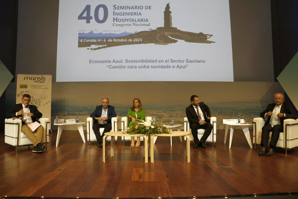 Mesa a debate: 'La tecnología como apoyo a la gestión de la Ingeniería Hospitalaria'.