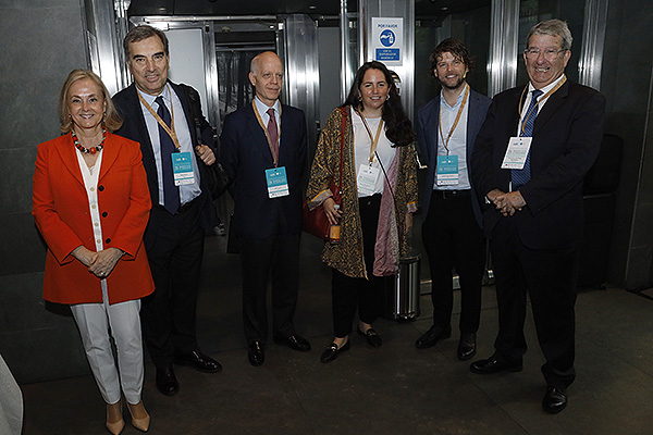 Margarita Alfonsel, Diego Palacios, tesorero de Fenin; Mario Lara; Reyes Navascués, Iberia Sr. Learning & Innovation Manager de Medtronic; Ignacio H. Medrano