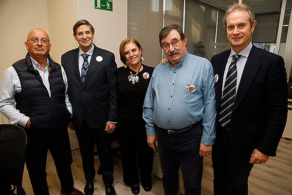 Ricardo Herranz, miembro de Sedisa; Joaquín Estévez; Isabel Tovar, presidenta de la Agrupación Territorial de Sedisa en Extremadura; Domingo del Cacho, presidente de la Agrupación Territorial de Sedisa en Madrid; y Juan Antonio Marqués.
