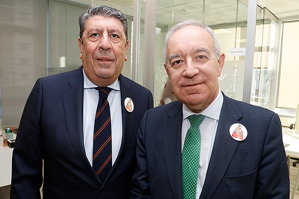 Manuel Vilches, secretario general de la Organización Española de Hospitales y Servicios de Salud (OEHSS) y José Soto.