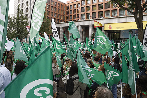 Una de las instantáneas que ha dejado la manifestación de CSIF ante el Ministerio de Sanidad.