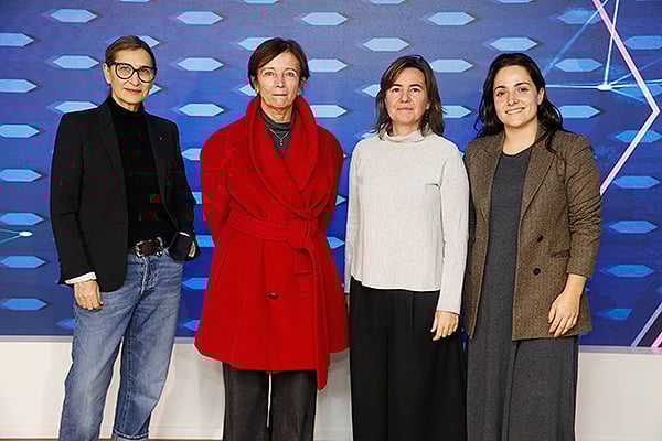 Pepa Castillo, directora de la Fundación Raúl Delgado; Adelina Pellicer, jefa del Servicio de Neonatología del Hospital Universitario La Paz; Marta Cabrera, neonatóloga y coordinadora de Centro Satñelite del Banco Regional de Leche Donadaa del Hospital Universitario La Paz; y Ana Torres, coordinadora de la Fundación Raúl Delgado. 