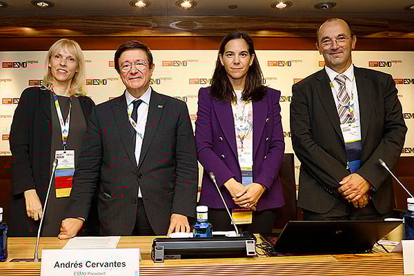 Silke Gillessen, Scientific Chair ESMO 2023; Andrés Cervantes, presidente de ESMO; Ángela Lamarca, ESMO press officer; y Jean-Yves Blay, ESMO director of Public Policy.