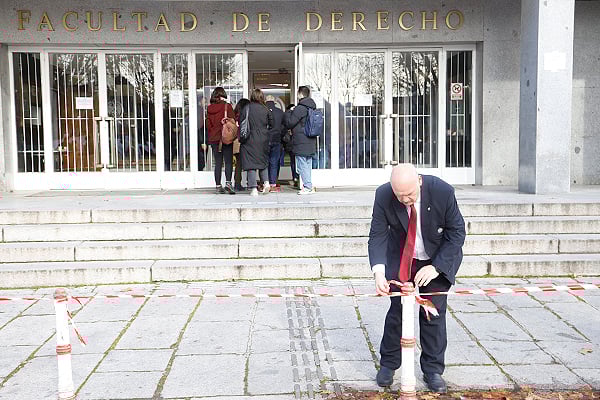 Los accesos a las aulas han estado limitados hasta el llamamiento. 