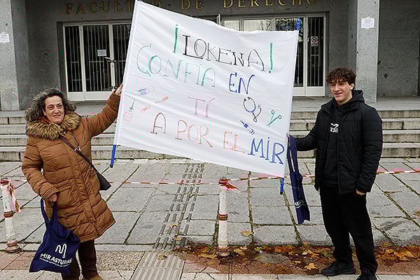 Madre y hermano mandan el mayor de los ánimos a Lorena. 