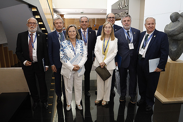 Consejeros de AMA: Juan Antonio Repetto, José Luis Almudi Alegre; Inmaculada Martínez Torres, vicepresidenta segunda de AMA; Jesús Aguilar, Ana pastor, Luis Alberto García Calvo, Luiciano Vidan y Francisco José Martinez Amo.