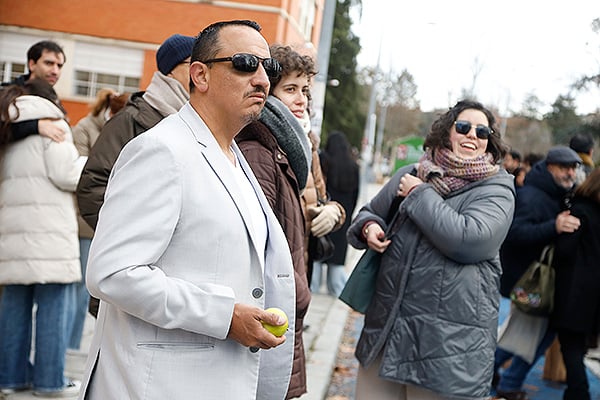 Los aspirantes han elegido sus mejores galas para presentarse al MIR. 