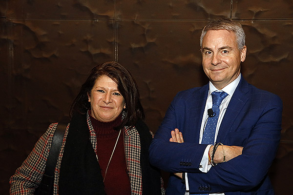 Concha Nieto, directora médica de la delegación de Madrid de SegurCaixa Adeslas; y Santiago Ruiz de Aguiar.