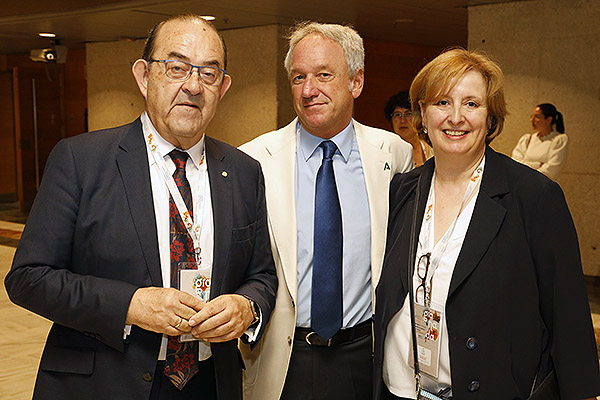 Antonio Fernández-Pro, Diego Vargas y Pilar Rodríguez Ledo, vicepresidenta primera de la SEMG.