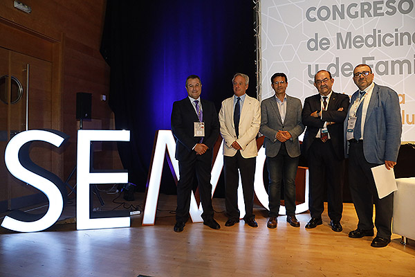 Higinio Flores, presidente de SEMG Andalucía y presidente del comité científico del congreso nacional; Diego Vargas, Francisco Cuenca, Antonio Fernández-Pro y Juan Manuel Niño.