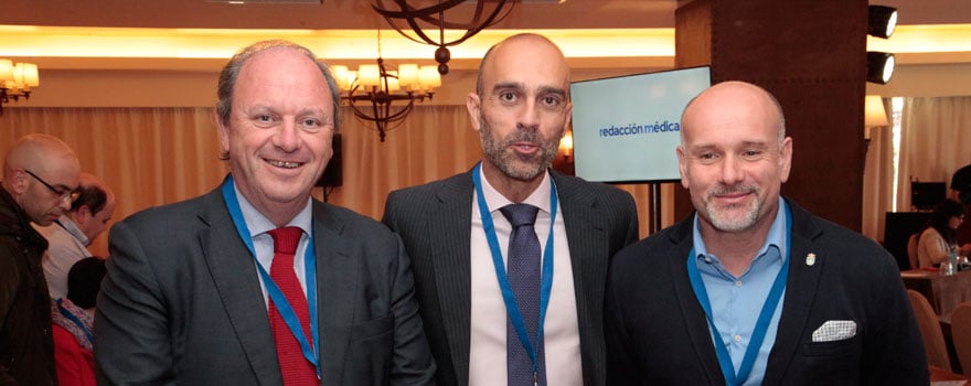 Javier Godoy, director de Carburos Médica, Ricardo López, director general de Sanitaria 2000, y Luis Mosquera, presidente de la Asociación Española de Ingeniería Hospitalaria.