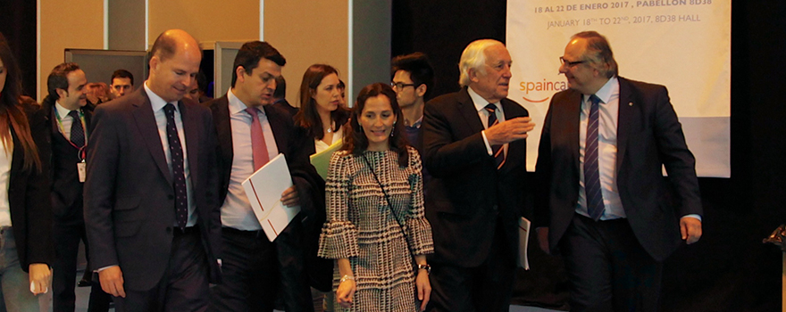 Un momento de las autoridades durante la celebración de la primera jornada de Fitur Salud. 