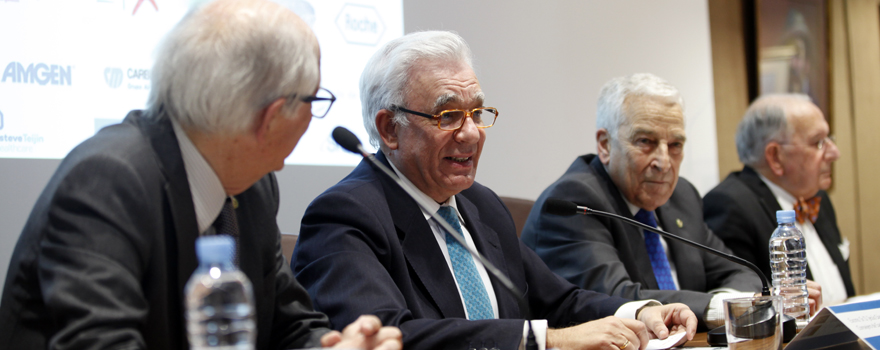 Alfredo Milazzo, presidente de la Fundación Ad Qualitatem; Jesús Sánchez Martos, consejero de Sanidad de la Comunidad de Madrid; Miguel Carrero, presidente PSN; y Juan José Fernández Teijeiro, académico de la Real Academia de Medicina y Cantabria.