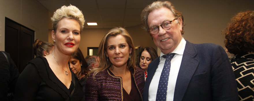 Azucena Orts, de Casen Recordatin; Beatriz Rapallo, regional access manager de Roche; y Alberto Giménez, presidente de la Fundación Economía y Salud.