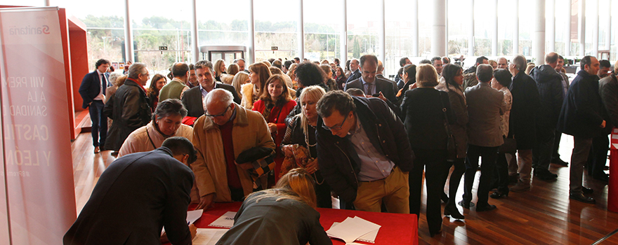 Panorámica de la llegada de los invitados a los VIII Premios a la Sanidad de Castilla y León.