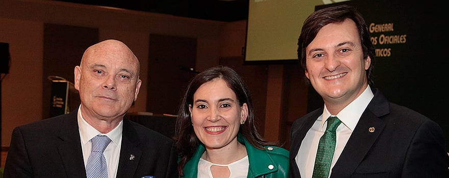 Aquilino García junto a su hija, Marián García, y Tomás Muret. 