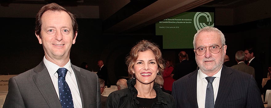 Miguel Valdés, director general de Fedifar; Sonia Ruiz Moral, directora de Internacional del Consejo Genearl de Farmacéuticos, y Eladio González.