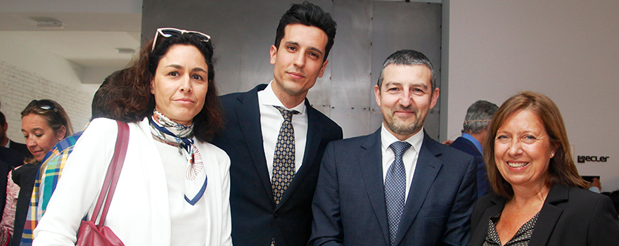 Caroilina Arroyo y Javier Calleja, de MSD, y Andoni Lorenzo, presidente del Foro de Pacientes, y Rosa Brescané, vocal de la Plataforma de Pacientes.