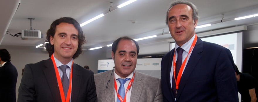 Pablo Crespo, director del Departamento Legal de Fenin; Javier Guijarro, secretario general de la AEIH; y Horacio Pijuán, director general de Gestión Económica del SAS.