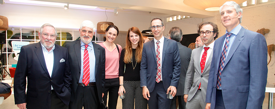 Javier Arístegui, de la AEP; Fernando Moraga, de la AEV; María San Martin, de MSD; Noelia López, de MSD, Manuel Cotarelo, de MSD; Antonio Ribera, de MSD, y Joaquín Mateos, director médico de MSD. 