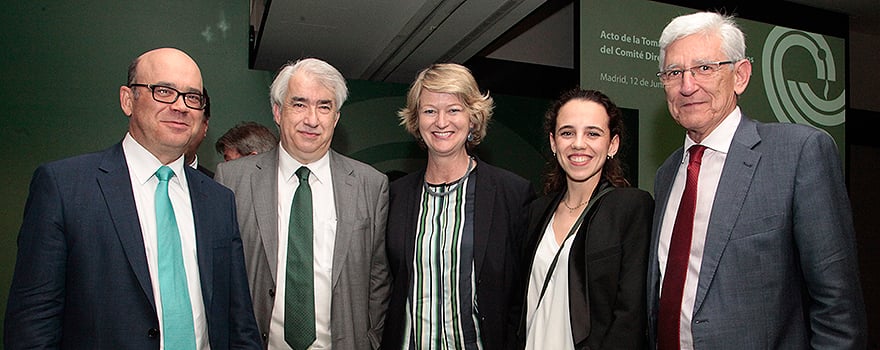 Javier Urzay, subdirector general de Farmaindustria; Emili Esteve; Regina Múzquiz, directora general de BioSim; María Labarga, de BioSim, y José Ramón Luis-Yagüe, director general de Relaciones con las Comunidades Autónomas de Farmaindustria. 