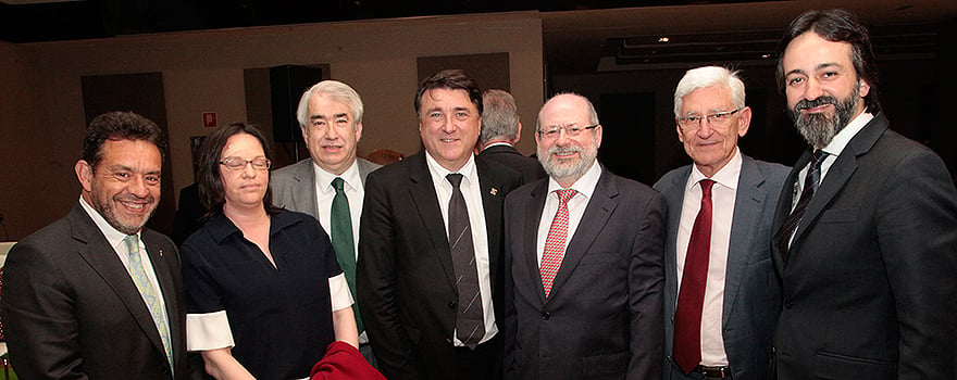 Joaquim Nolla, presidente del Colegio de Farmacéuticos de Tarragona; Belén González-Villamil; Emili Esteve; Josep Aiguabella, presidente del Colegio de Farmacéuticos de Lérida; Luis Amaro; José Ramón Luis-Yagüe, y Héctor Castro, presidente del Colegio de Farmacéuticos de La Coruña. 