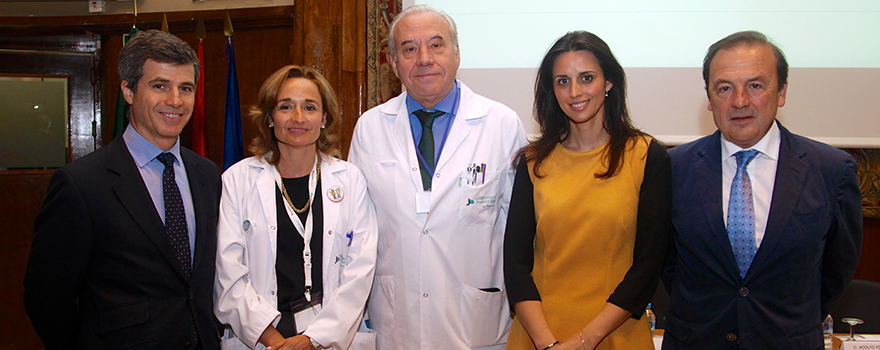 Adolfo Fernández-Valmayor, Ana Leal Orozco, subdirectora médica de la Fundación Jiménez Díaz; Javier Guerra Aguirre, Marta del Olmo, directora de Información al Paciente de Quirónsalud; y Javier Dorado, director de Continuidad Asistencial de Quirónsalud. 