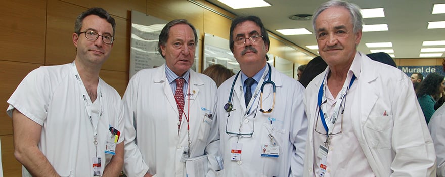 De izquierda a derecha, César Carballo, coordinador de Urgencias; Abelardo García, jefe de servicio de Medicina Intensiva; Julio Cobo, jefe de la unidad de Urgencias y Juan José Vázquez, coordinador de la plataforma de Simulación Clínica. 