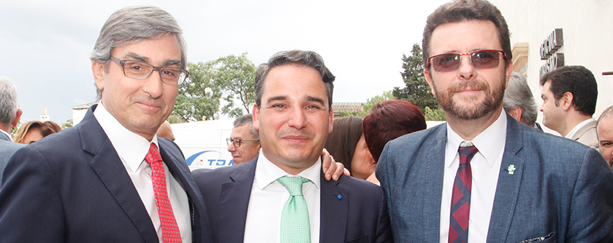 Pablo Borrega, jefe del Servicio de Oncología del Complejo Hospitalario de Cáceres; Luis Tobajas y Francisco Javier Valadés.