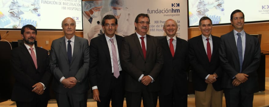 Cristóbal Belda, director de I+D+i de HM Hospitales; Alfonso Moreno, presidente de la Fundación de Investigación HM Hospitales; Juan Abarca Cidón, presidente de HM Hospitales; Manuel Molina, viceconsejero de Sanidad de la Comunidad de Madrid; Máximo González Jurado, presidente del Consejo General de Enfermería (CGE); Tomás Chivato, decano de la Facultad de Medicina de la Universidad San Pablo CEU; y Mario Alonso, médico especialista en Cirugía General y del Aparato Digestivo.