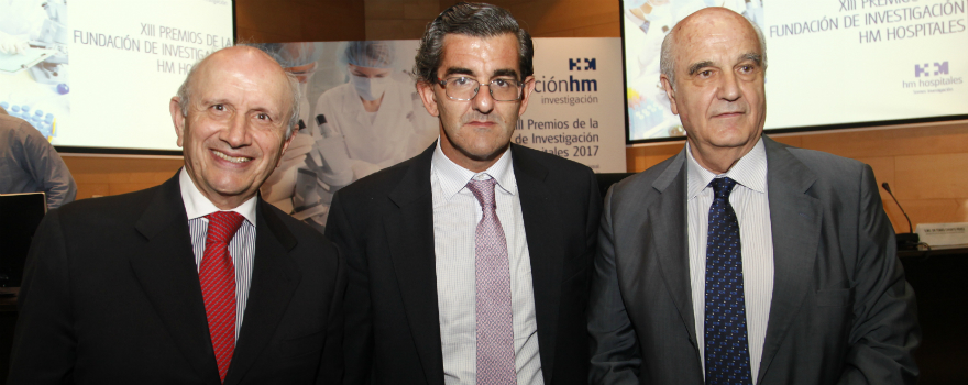 Máximo González Jurado, presidente del CGE; Juan Abarca Cidón, presidente de HM Hospitales; y Alfonso Moreno, presidente de la Fundación de Investigación HM Hospitales.