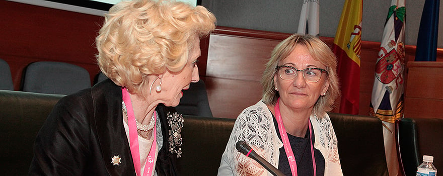 Pilar Fernández y Mª Lourdes Martínez Muñoz, gerente de Cuidados del SERMAS de la Consejería de Sanidad.