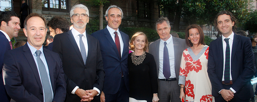 Luis Campo, director general de General Electric; Enrique Álvarez, director general de Mölnlycke Healthcare; Horacio Pijuán, director general de Gestión Económica y Servicios del SAS; Margarita Alfonsel, secretaria general de Fenin; Luis García Bahamonde, presidente de Abbott de España; Laura Fernández, de Abbott, y Pablo Crespo, de Fenin. 