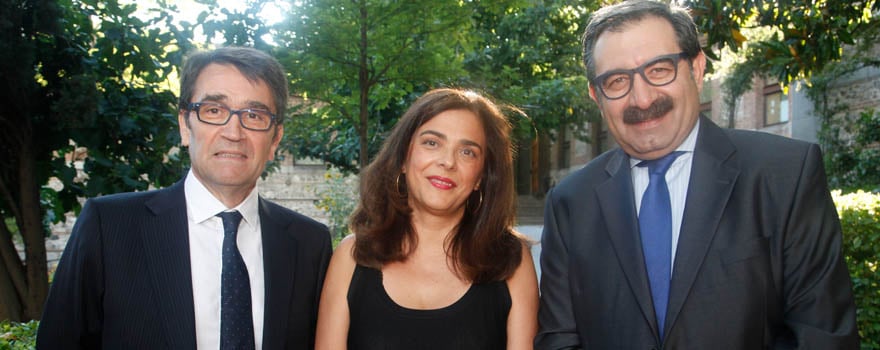 Roberto Conde, director ejecutivo de Nutrición Médica; Carmen Encinas, jefa de Área de Farmacia del Sescam; y Jesús Fernández Sanz, consejero de Sanidad de Castilla-La Mancha. 