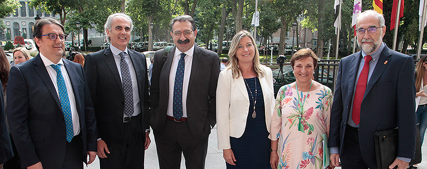 José María Vergeles, consejero de Sanidad de Extremadura; Enrique Ruiz Escudero, consejero de Sanidad de la Comunidad de Madrid; Jesús Fernández Sanz, consejero de Sanidad de Castilla-La Mancha; Patricia Gómez, consejera de Salud de Baleares; María Luisa Real, consejera de Sanidad de Cantabría y Fernando Domínguez, consejero de Sanidad de Navarra. 