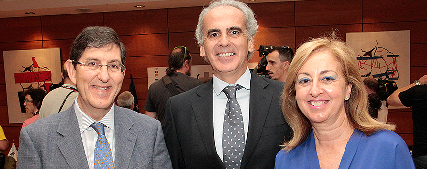 Manuel Villegas, Enrique Ruiz Escudero y Adela Nieto, consejera de Sanidad, Servicios Sociales, Menores e Igualdad de Ceuta.