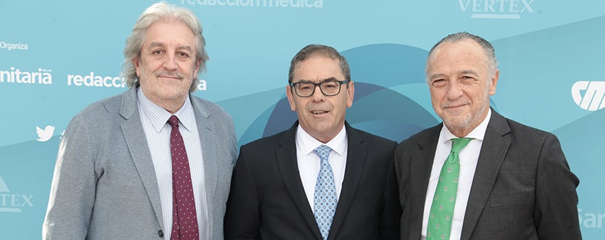 Agustín Álvarez, director general de Salud Pública de Castilla y León; José Miguel Acitores, director del Área de Salud de La Rioja; y José María Pino. 