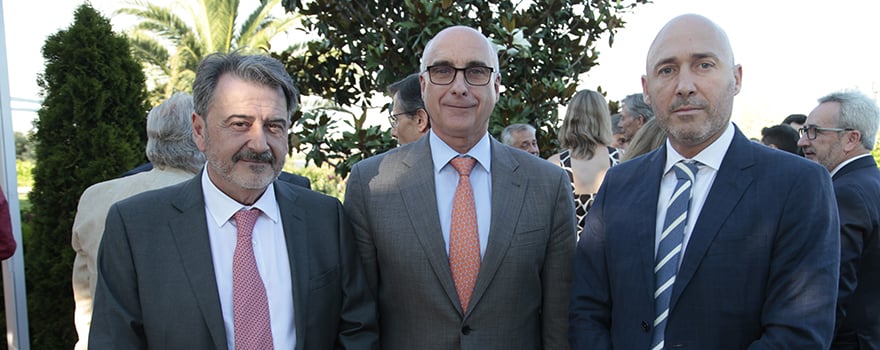 Modoaldo Garrido, vicepresidente primero de SEDISA; Jesús Sanz, presidente de ANDE; y Juan Carlos Alcolea.