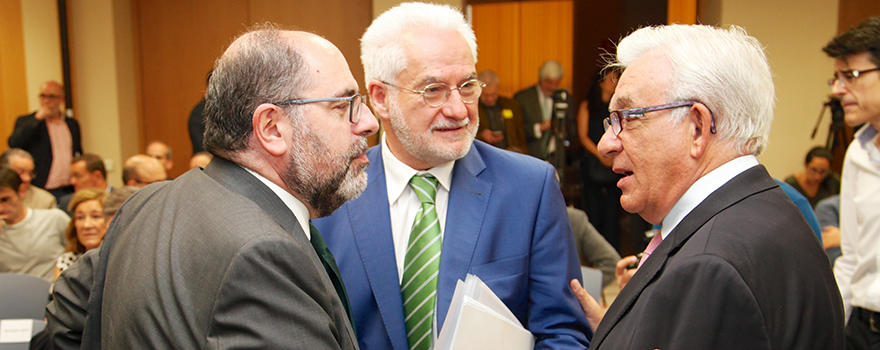 Carlos Moreno, director de Ordenación Profesional del Ministerio de Sanidad; Pablo Calvo; y Jesús Sánchez Martos.