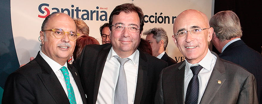 Pedro Hidalgo; Guillermo Fernández Vara y Carlos Arjona, presidente del Colegio de Médicos de Cáceres.