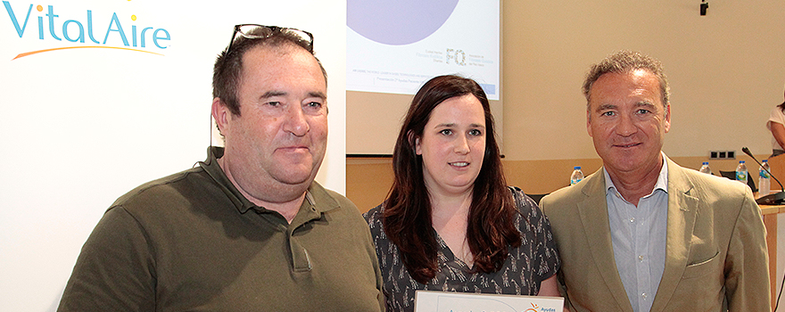 Óscar Padura, presidente de la Asociación de Fibrosis Quística del País Vasco; Maider Cano, trabajadora social de la Asociación de Fibrosis Quística del País Vasco; y Julio de la Rosa, director de Market Access de Air Liquide. 