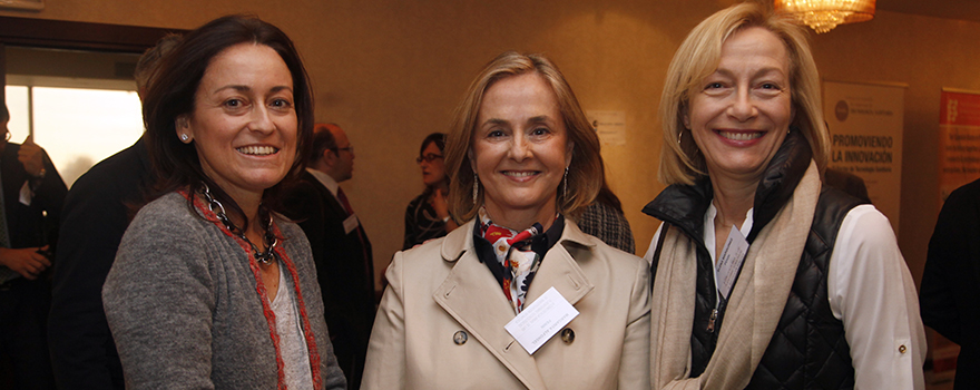 Amelia Martín junto a Margarita Alfonsell y Elena Marquínez, ambas de Fenin. 